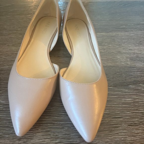Nine West Elegant Flats - Picture 1 of 2